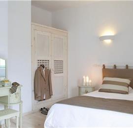 2 Bedroom Villa with Pool in Megalochori on Santorini, Sleeps 4